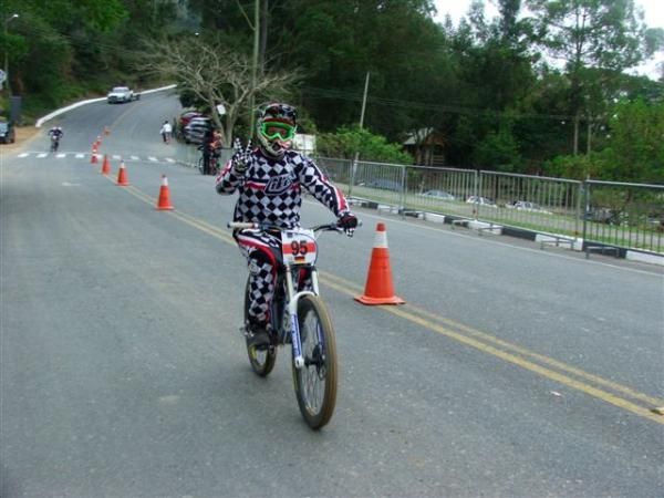 The downhill clown entertained spectators