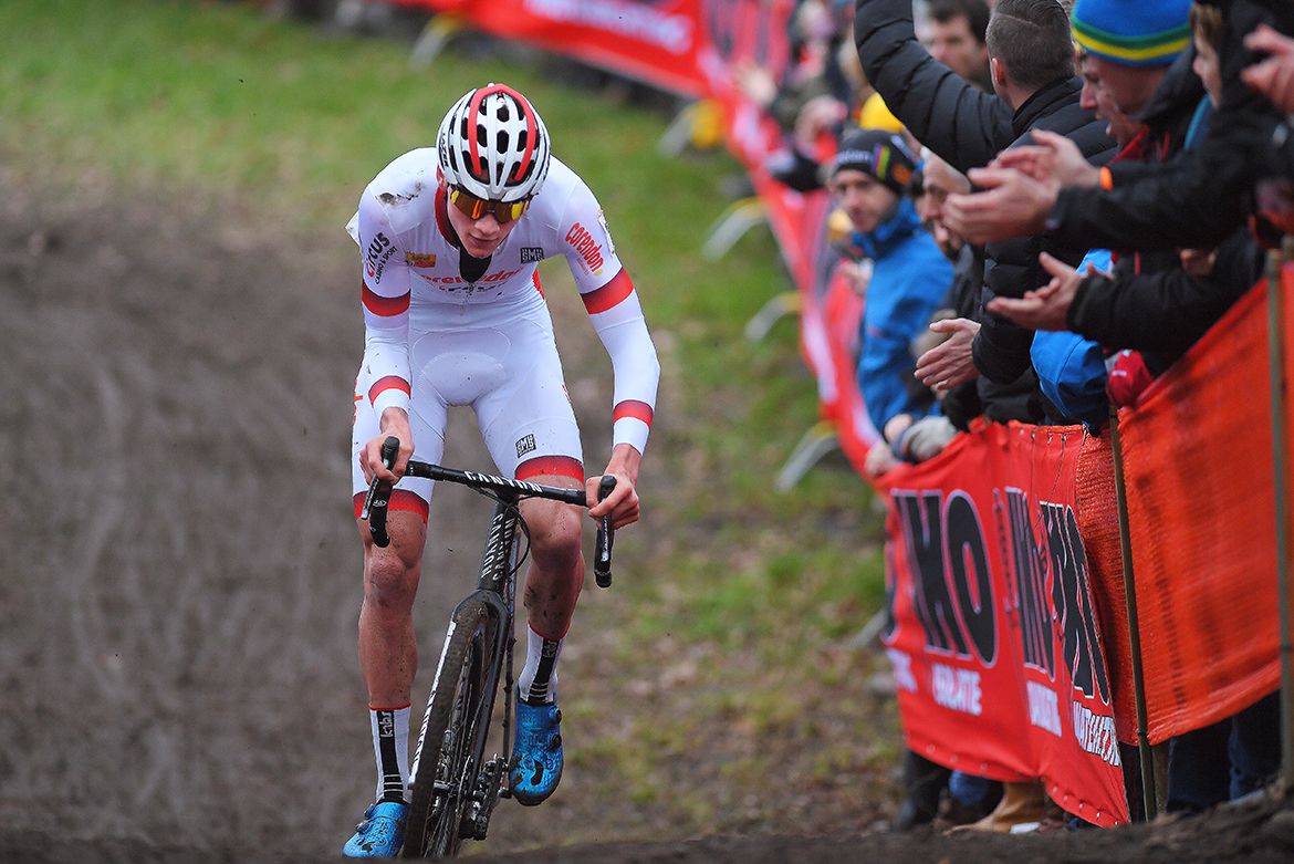 Mathieu van der Poel forges on alone