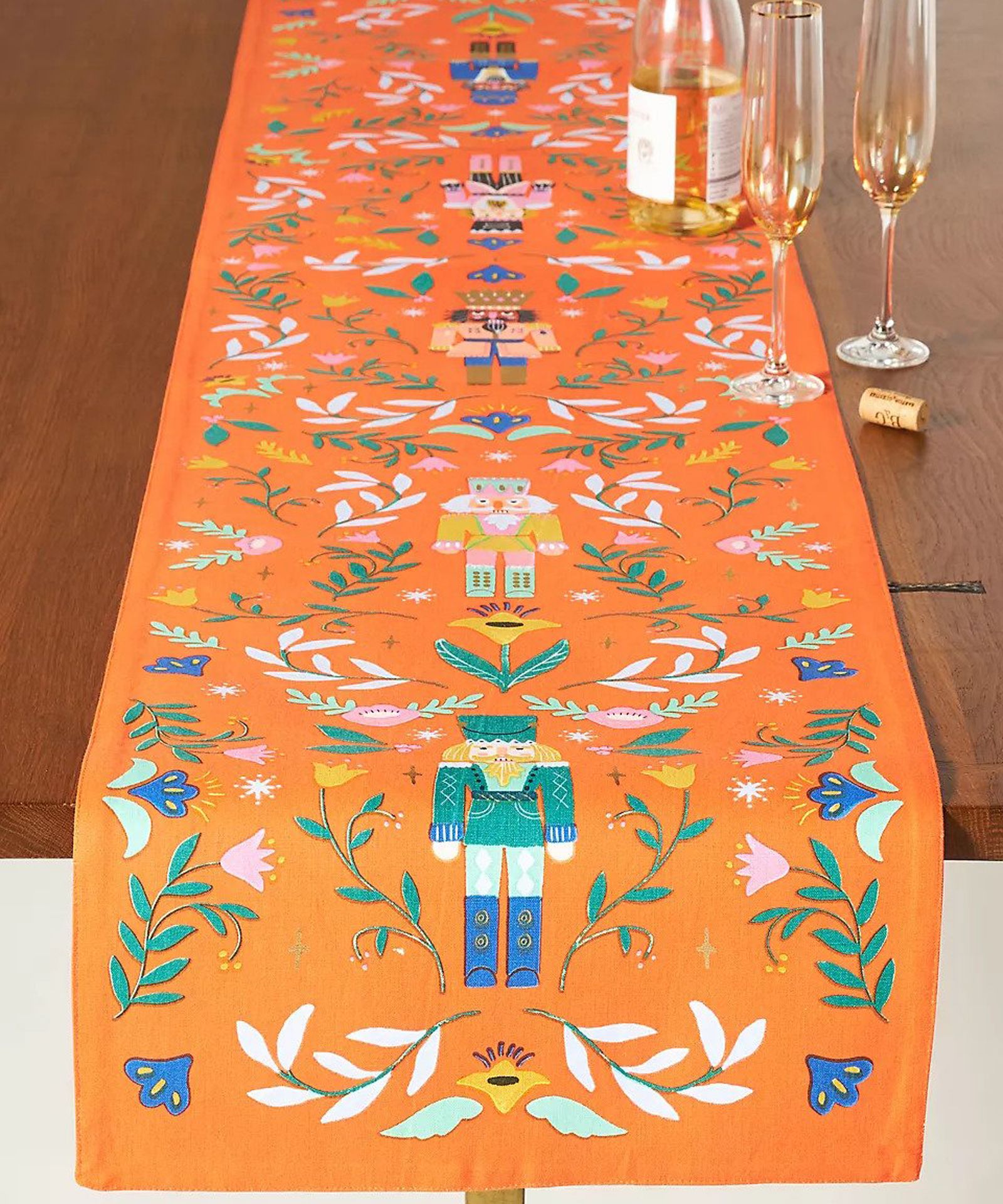 Christmas table runners – Stylish ideas for festive tables | Real Homes