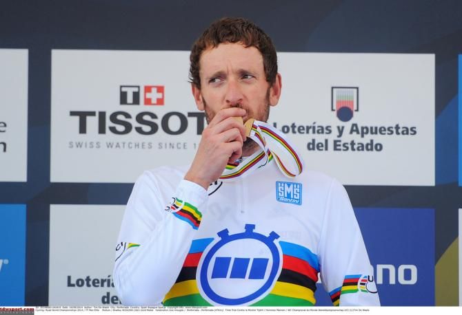 Bradley Wiggins (Great Britain) kisses his gold medal