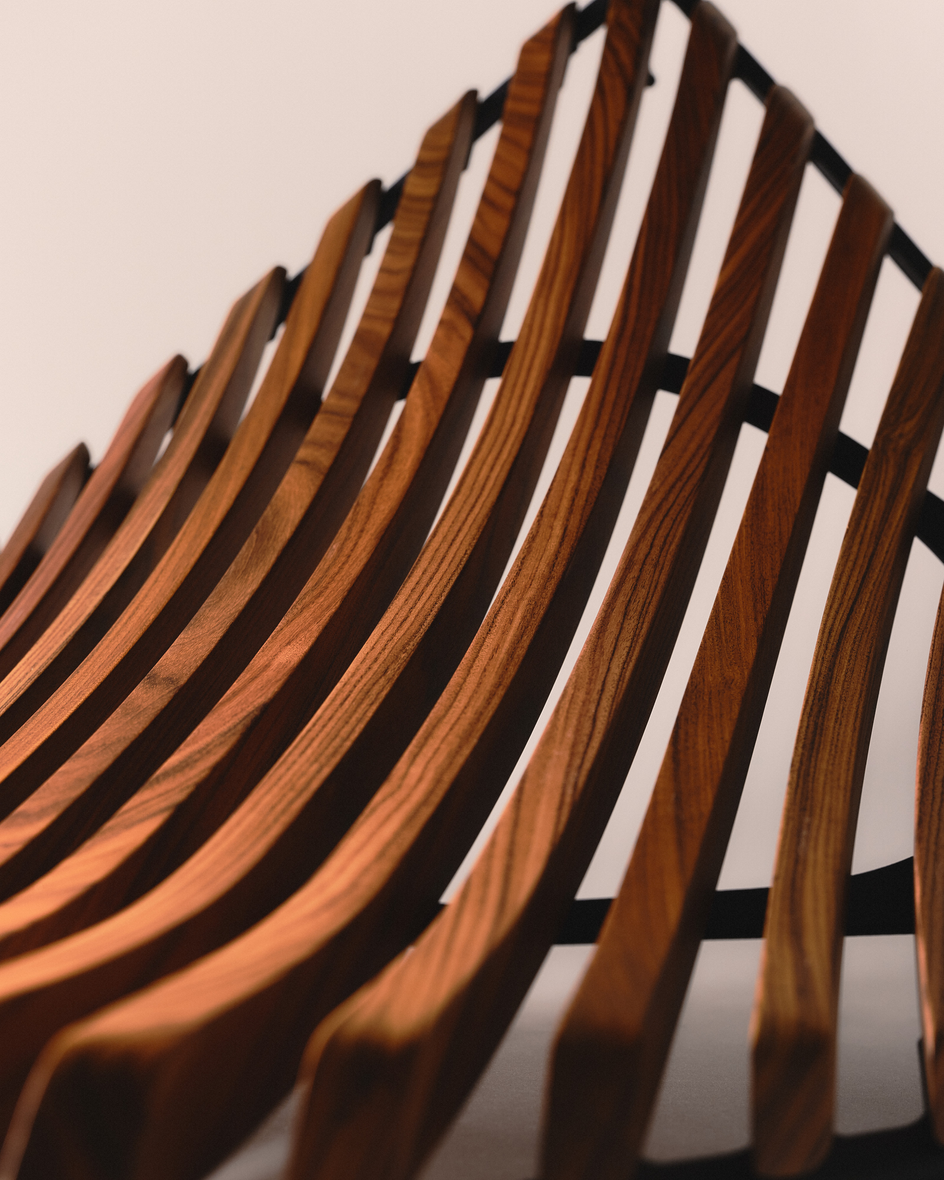 Detail of the wood used in the Beolab 90 Monarch edition