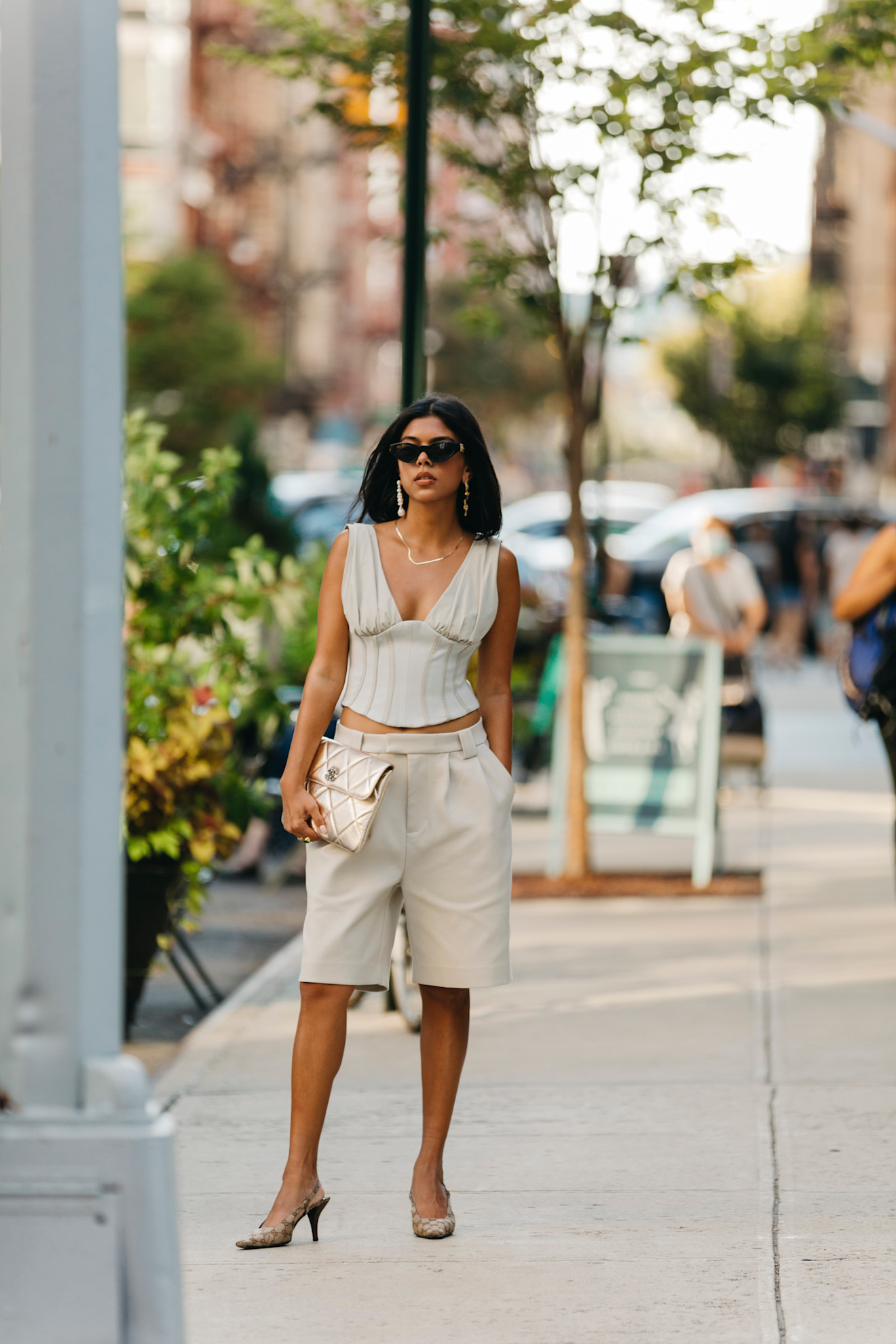 woman wearing corset top, bermuda shorts, and heels