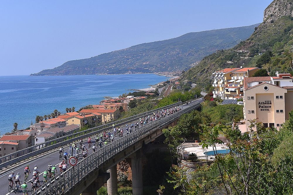 The peloton rides along the coast during the Giro's fourth stage.