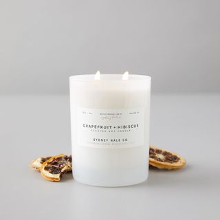 Scented candle with dried citrus 