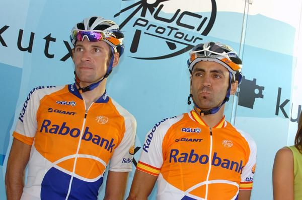 Rabobank teammates Denis Menchov (L) and Juan Manuel Garate are prior to the start.