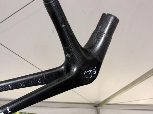 This is the lower section of a new Felt F1 after the resin flash is removed and after just a hint of sanding. Felt says the 1K finish is not only eight times more expensive than unidirectional finishes but also much less likely to wrinkle. As testament to the high raw surface quality, it leaves each F1 virtually naked.