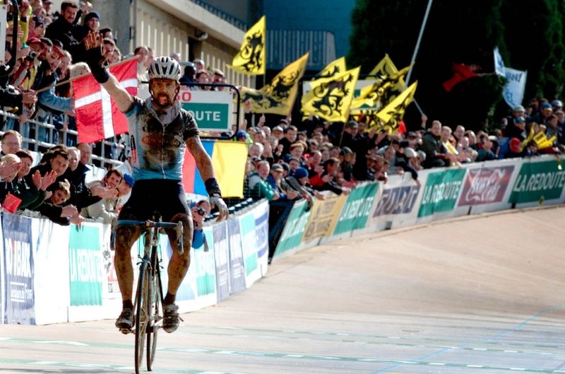 Johan Museeuw wins his third and final Roubaix