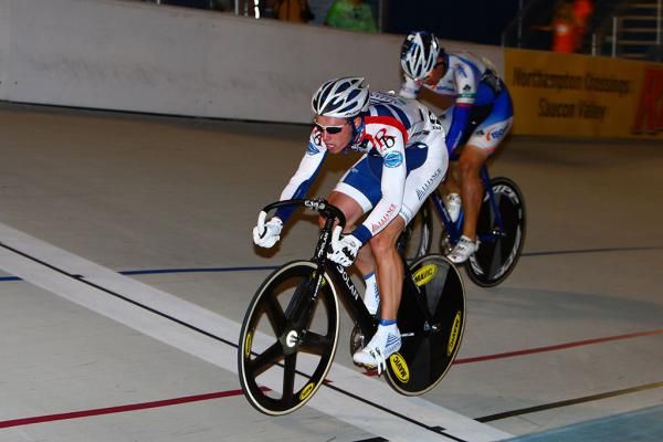 Matt Baranoski taking the win at the 17-18 Match Sprint