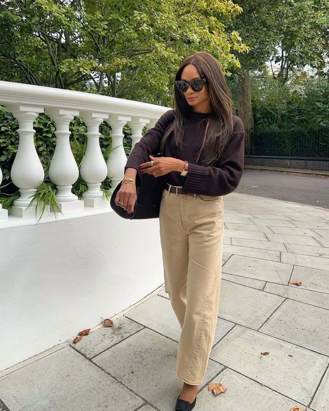 Lorna in beige/brown jeans and a brown top