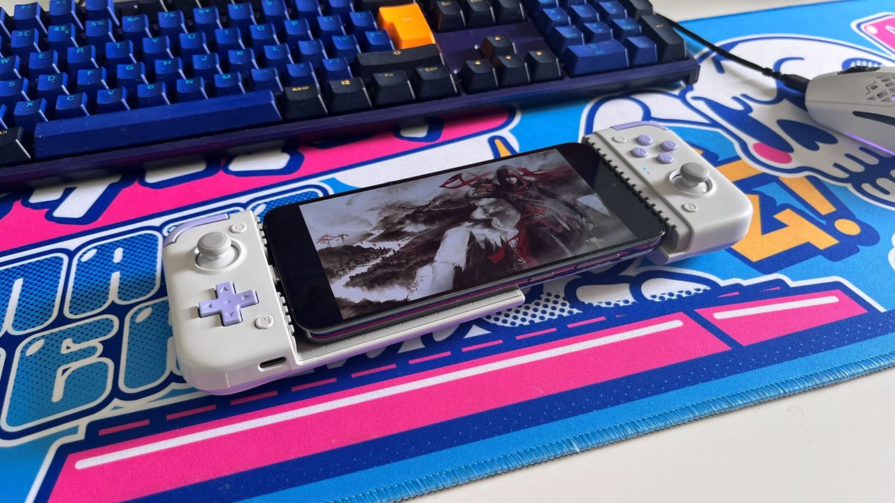 The GameSir X2s Type C being use for mobile gaming