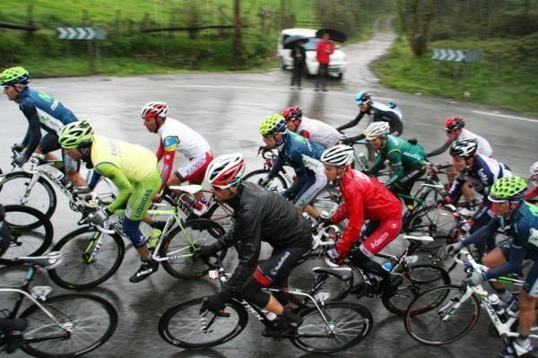 The peloton rides through the bad weather of stage 5