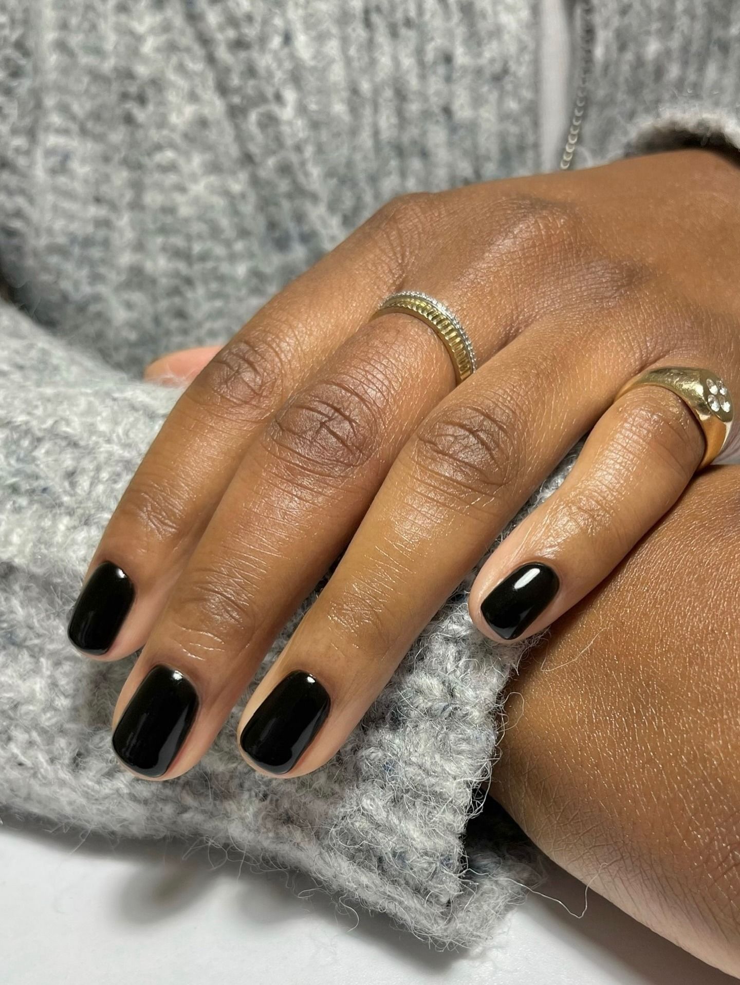 An image of soft square nails.