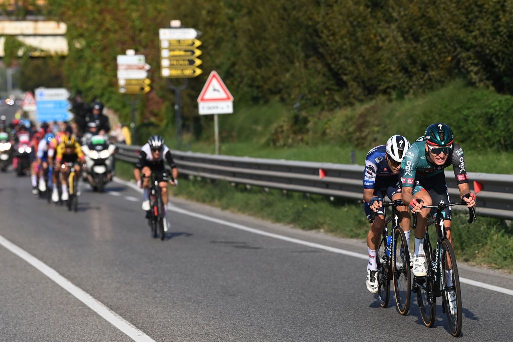 Andrea Bagioli (Soudal-QuickStep) and Aleksandr Vlasov (BORA hansgrohe) in the chase group
