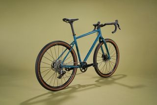Image shows Ribble Gravel 725 Pro bike