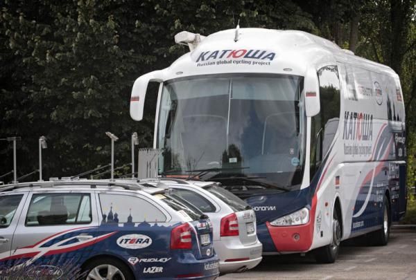 Team Katusha enjoyed a quiet day during the rest day, with the scene around its team vehicles void of life.