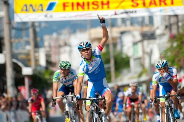 Hatanaka Yusuke (Shimano racing) celebrated own victory.