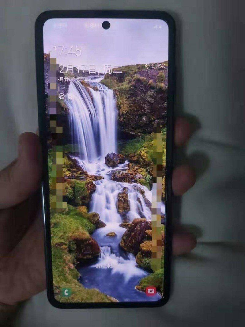 Samsung Clamshell Foldable Leaked Live Image