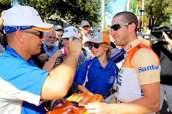 Matt Goss poses for a photo with a young fan.