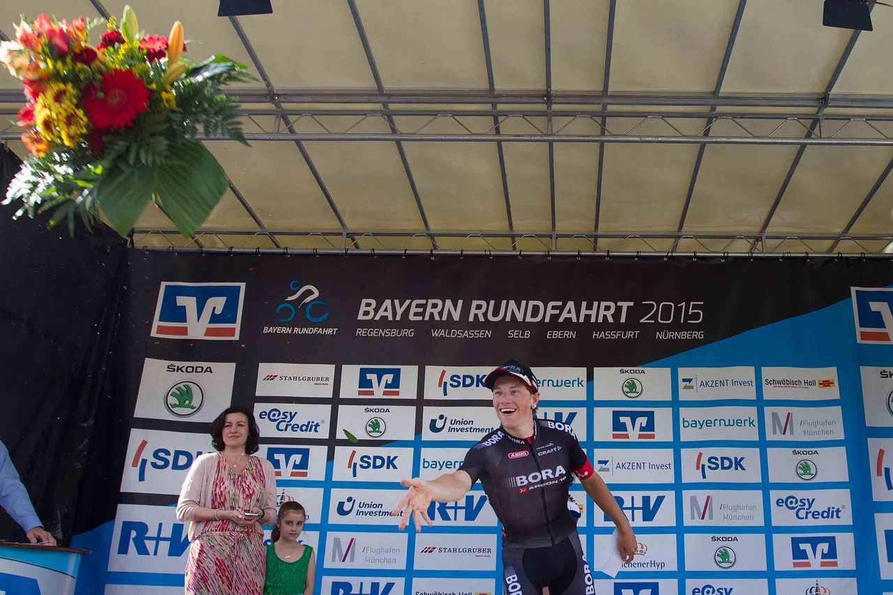 Sam Bennett (Bora Argon 18) throws his bouquet