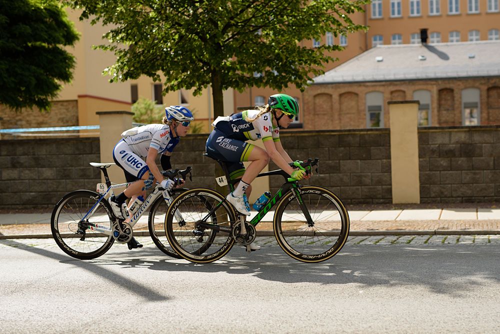 The lead two (Gracie Elvin and Linda Villumsen have a small lead with 20km to go at Th&uuml;ringen Rundfarht 2016 - Stage 5