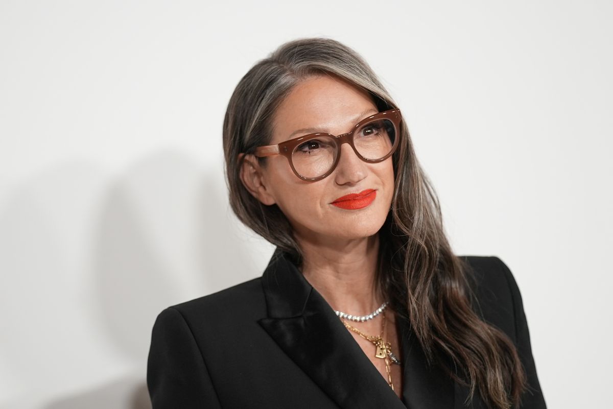 珍娜·里昂 (Jenna Lyons) 知道打造輕鬆客廳的秘訣