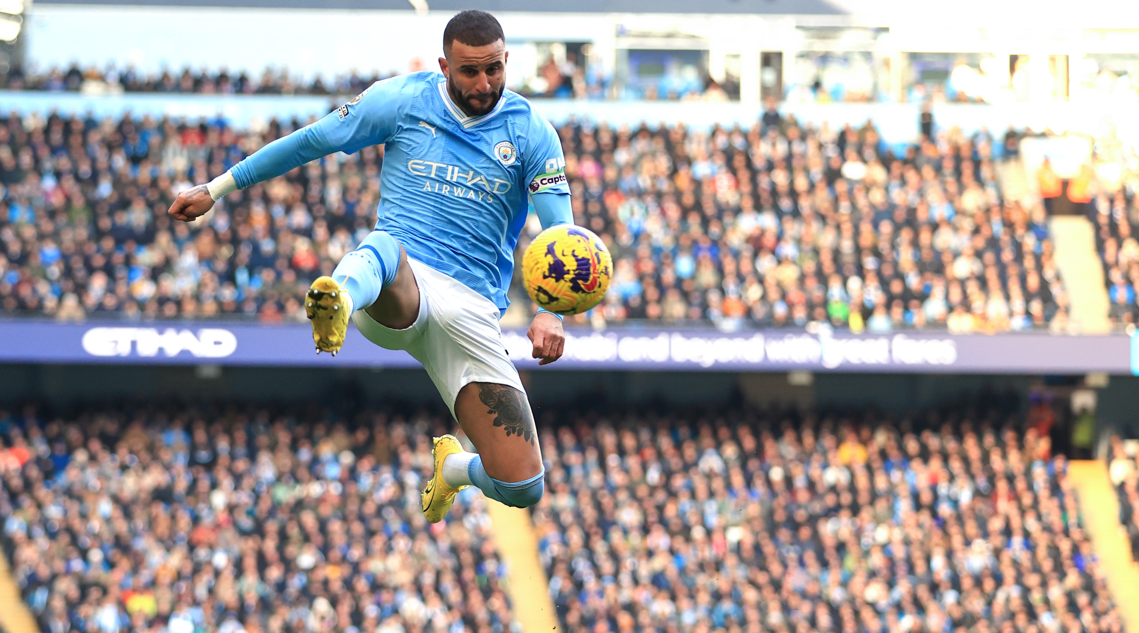 MANCHESTER, ENGLAND - NOVEMBER 25: Kyle Walker of Manchester City during the Premier League match between Manchester City and Liverpool FC at Etihad Stadium on November 25, 2023 in Manchester, England. (Photo by Simon Stacpoole/Offside/Offside via Getty Images)