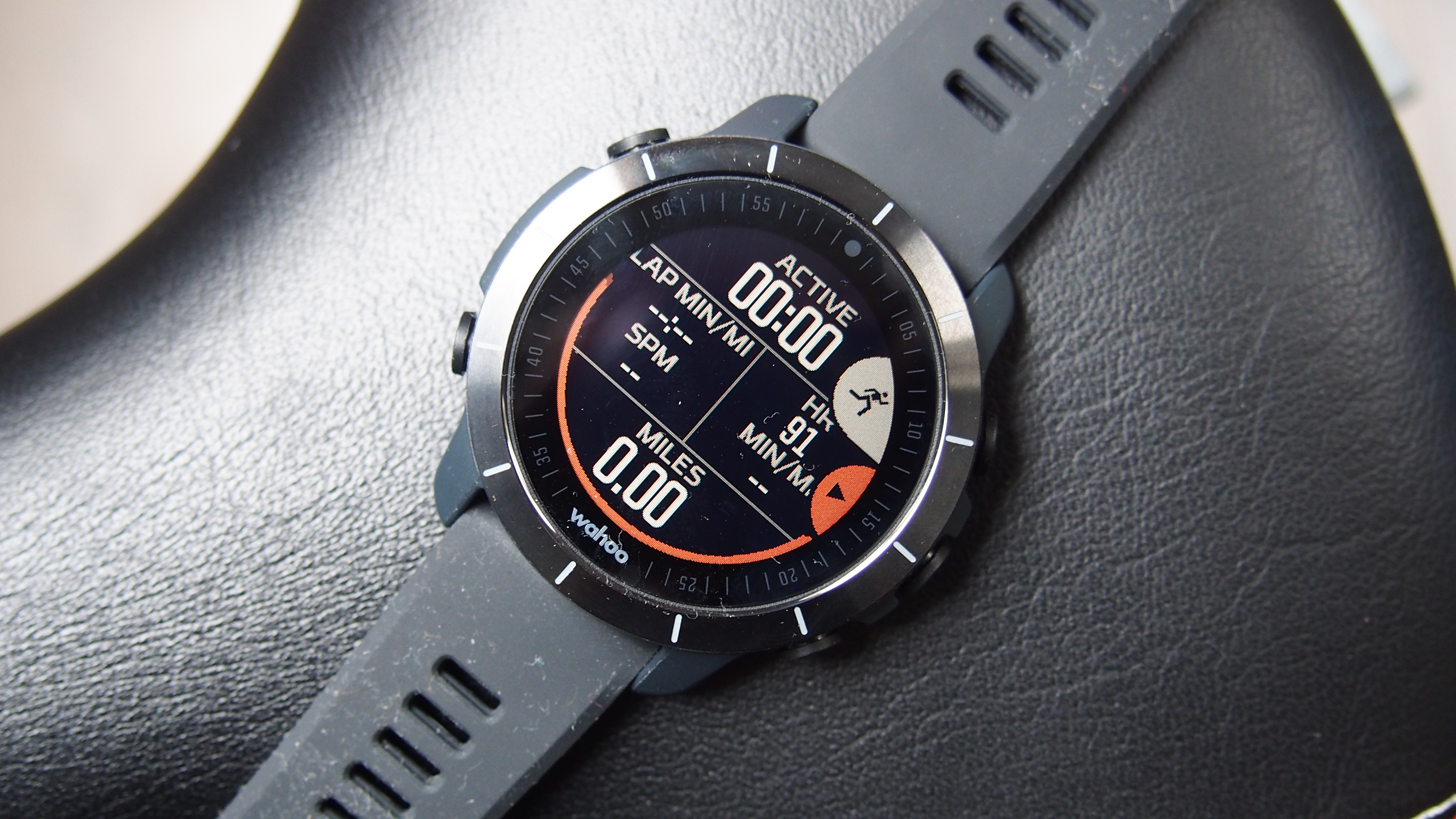 wahoo elemnt rival watch