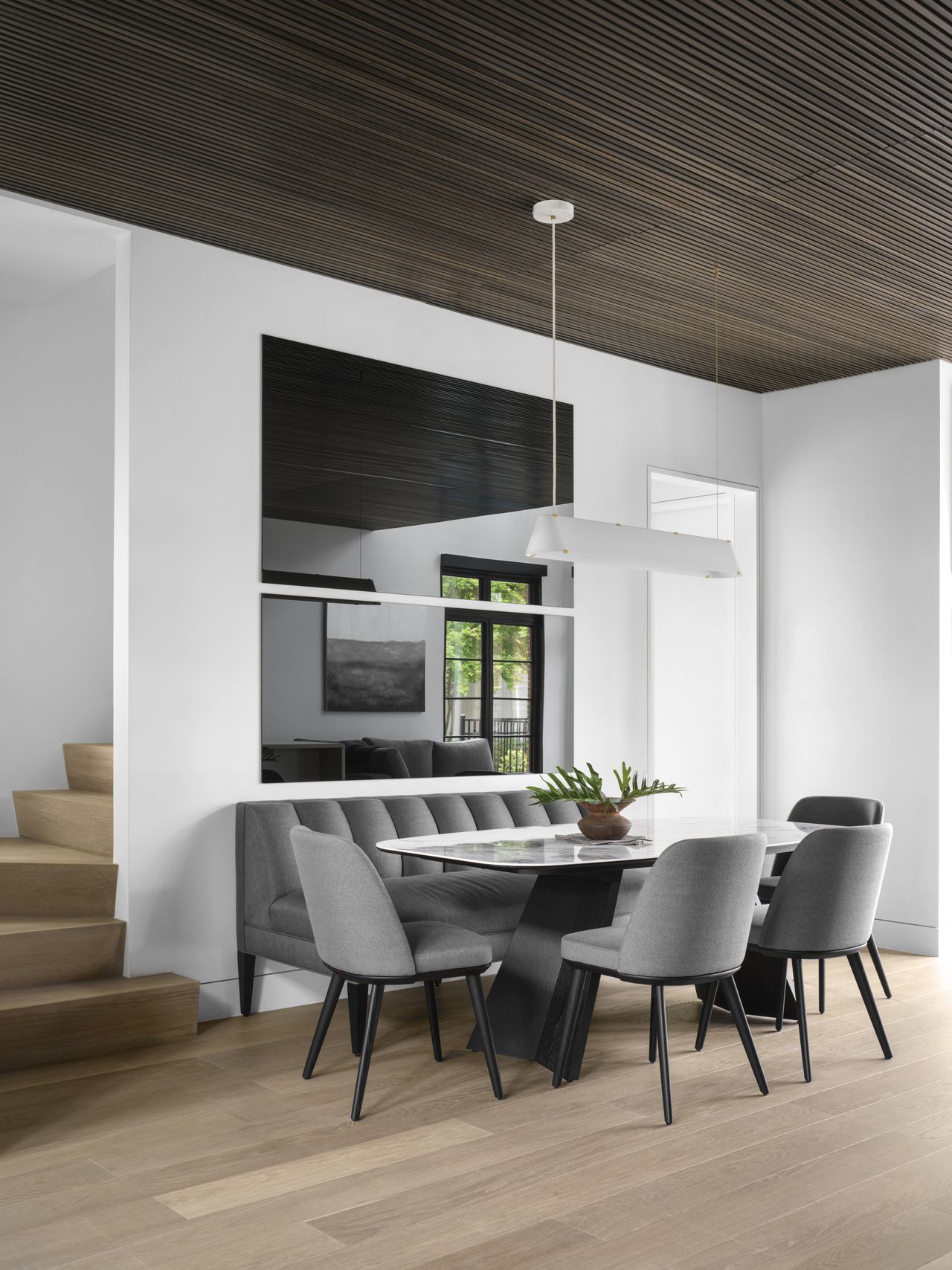 Does a dark accent wall make a room look bigger? Livingetc