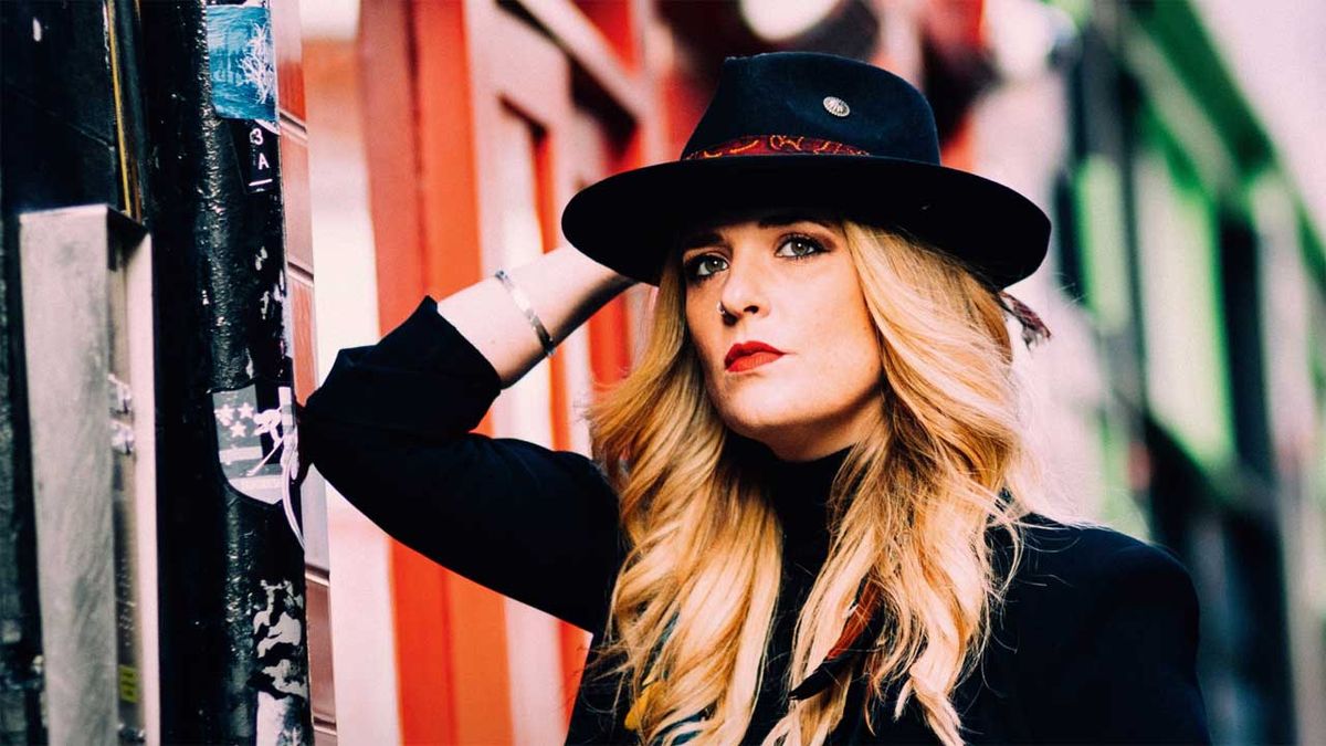 Elles Bailey press photo