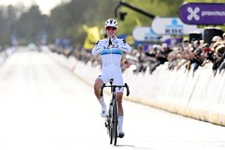 Tour of Flanders Women: Demi Vollering sails to victory with solo attack on Oude Kwaremont