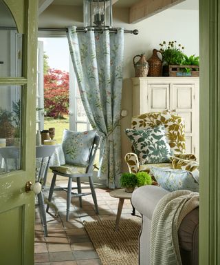 country living room ideas - with fabrics