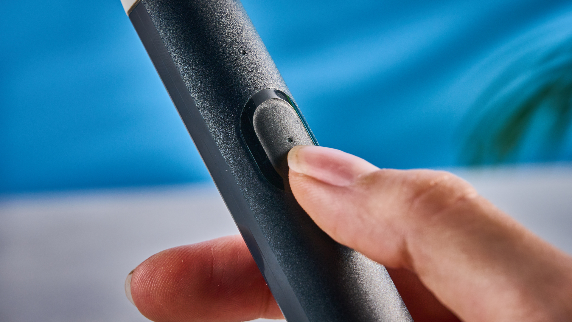 the suri core 1.0 toothbrush with cornstarch and castor oil heads and a biocircular plastic body