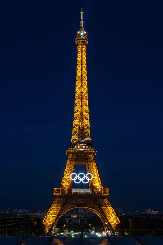 Anneaux Olympiques sur Tour Eiffel le 7 juin 24_-35 © Géraldine Bruneel