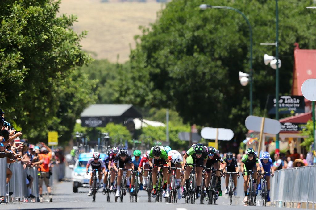 The bunch winds up for the sprint finish of stage 3