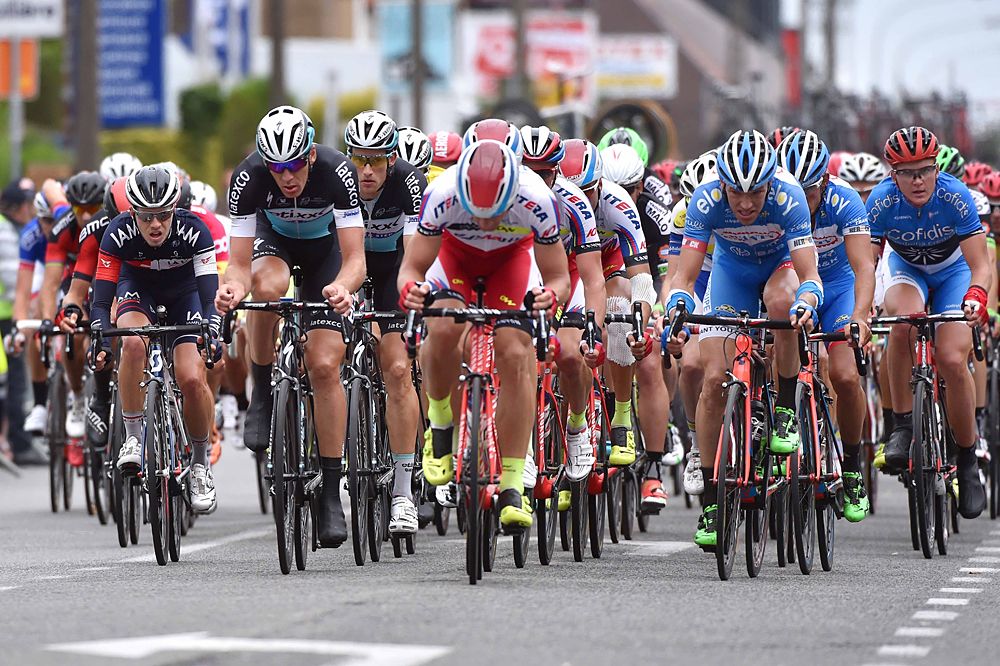 The peloton during stage 5 at the Tour de Wallonie