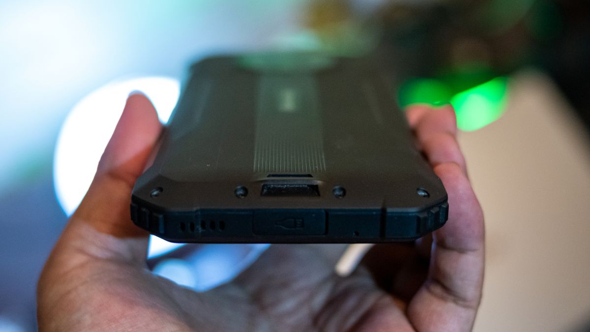 Blackview BL8800 Pro bottom portion with USB-C port