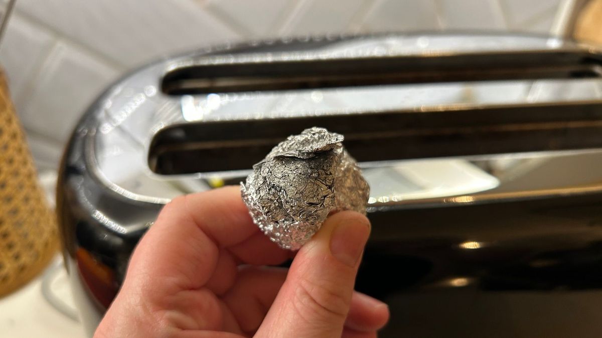 I finally got the burnt marks off my toaster using this genius hack ...