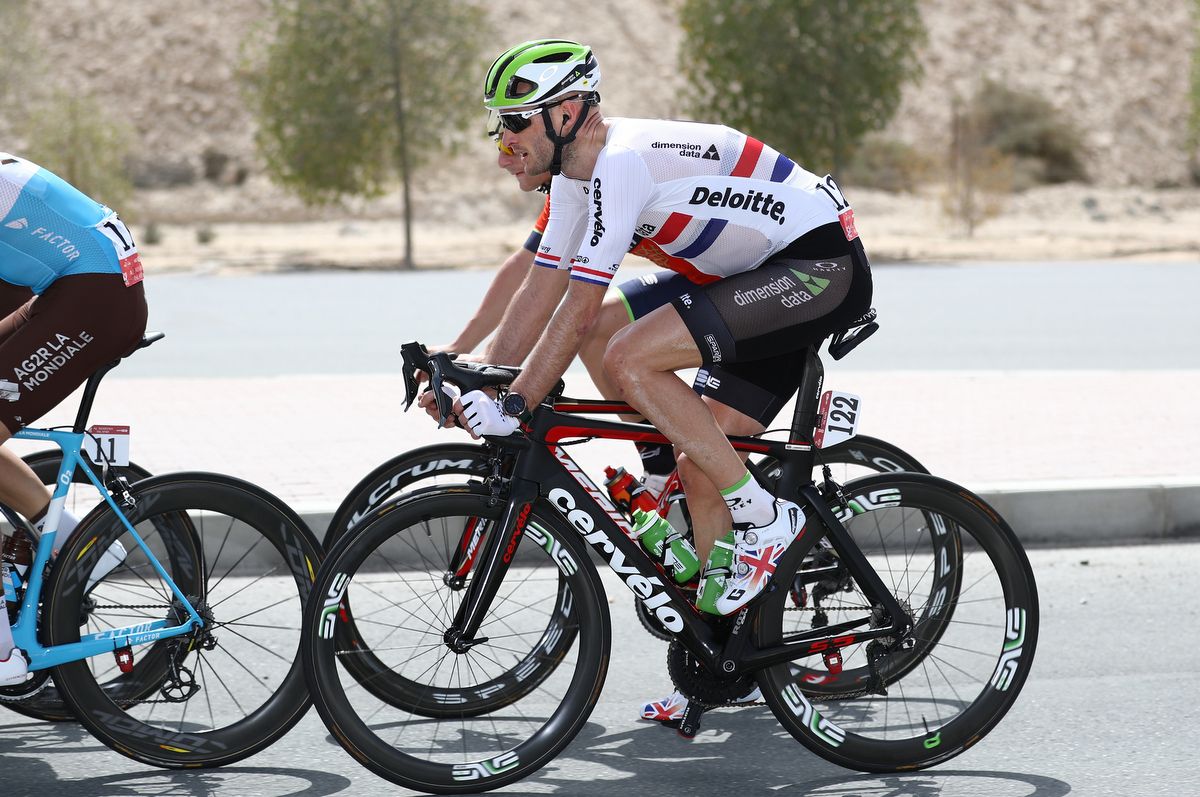 Steve Cummings wearning his custom shoes in the bunch