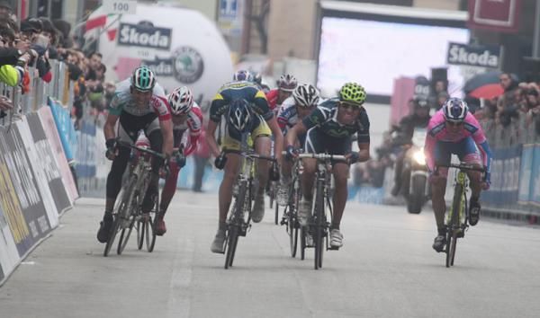 Philippe Gilbert (Omega Pharma - Lotto) sees the hole and goes for it.
