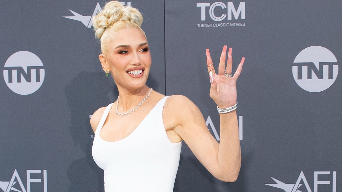 Gwen Stefani Says One of Her Hit Songs Predicted Her Divorce Nearly a ...