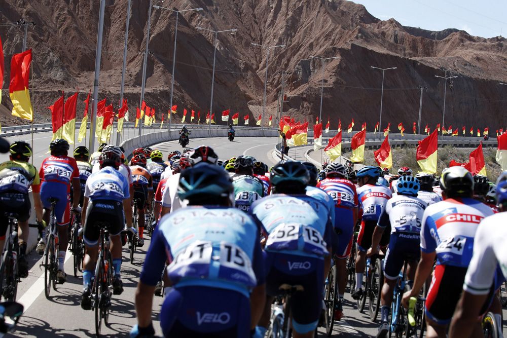 The riders cross the Punta Negra dam