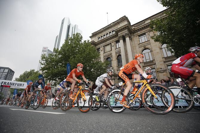 The peloton at the 2014 GP Frankfurt