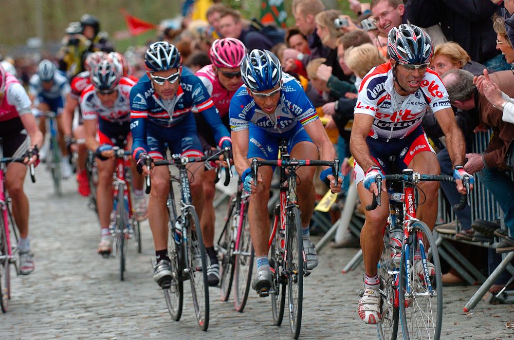 Peter van Petegem (Lotto-Domo), Johan Museeuw (Quick-Step) and George Hincapie (US Postal).