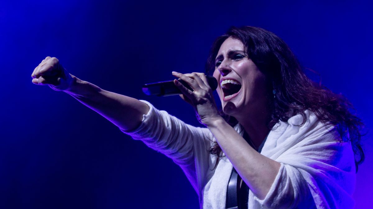 Sharon Den Adel