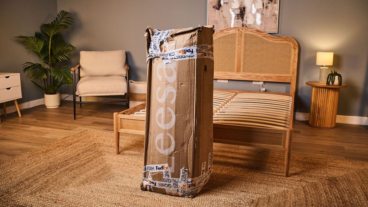 The Leesa Legend Hybrid Mattress in its shipping box