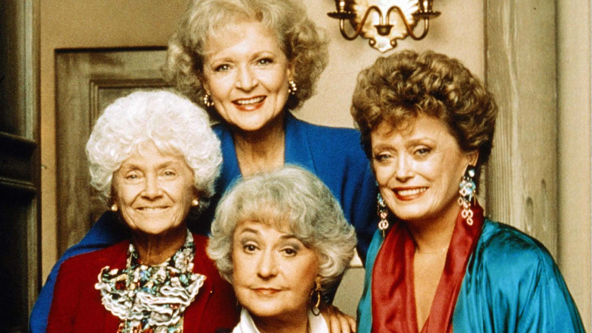 (Von links nach rechts im Uhrzeigersinn) Estelle Getty, Betty White, Rue McClanahan und Bea Arthur in Golden Girls