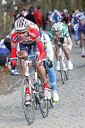 Bert Roesems (Davitamon-Lotto) on the descent of the Kemmelberg