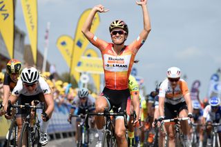 Lizzie Armitstead wins Women's Tour 2015, stage one