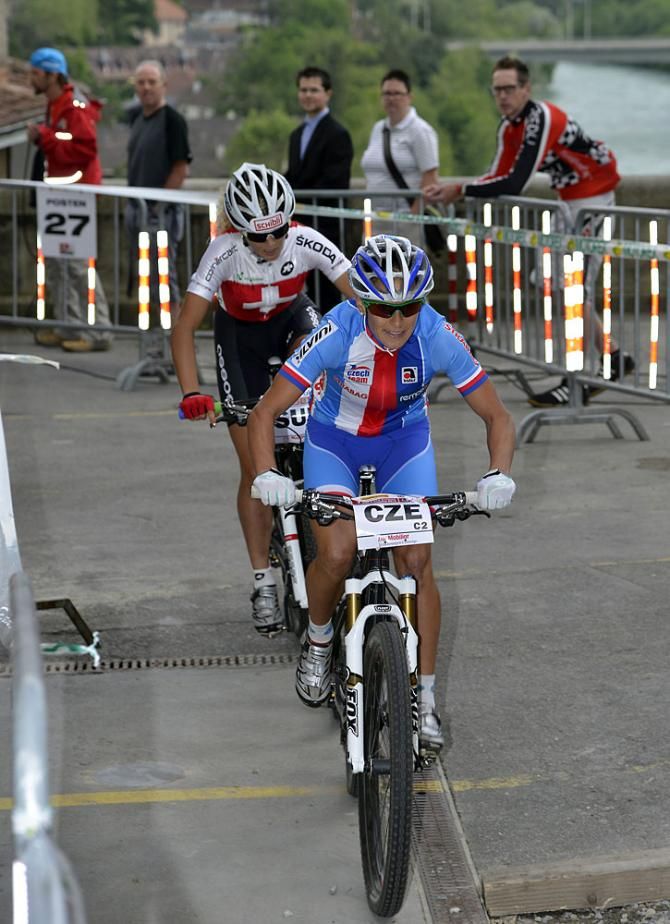 Katerina Nash leads Jolanda Neff