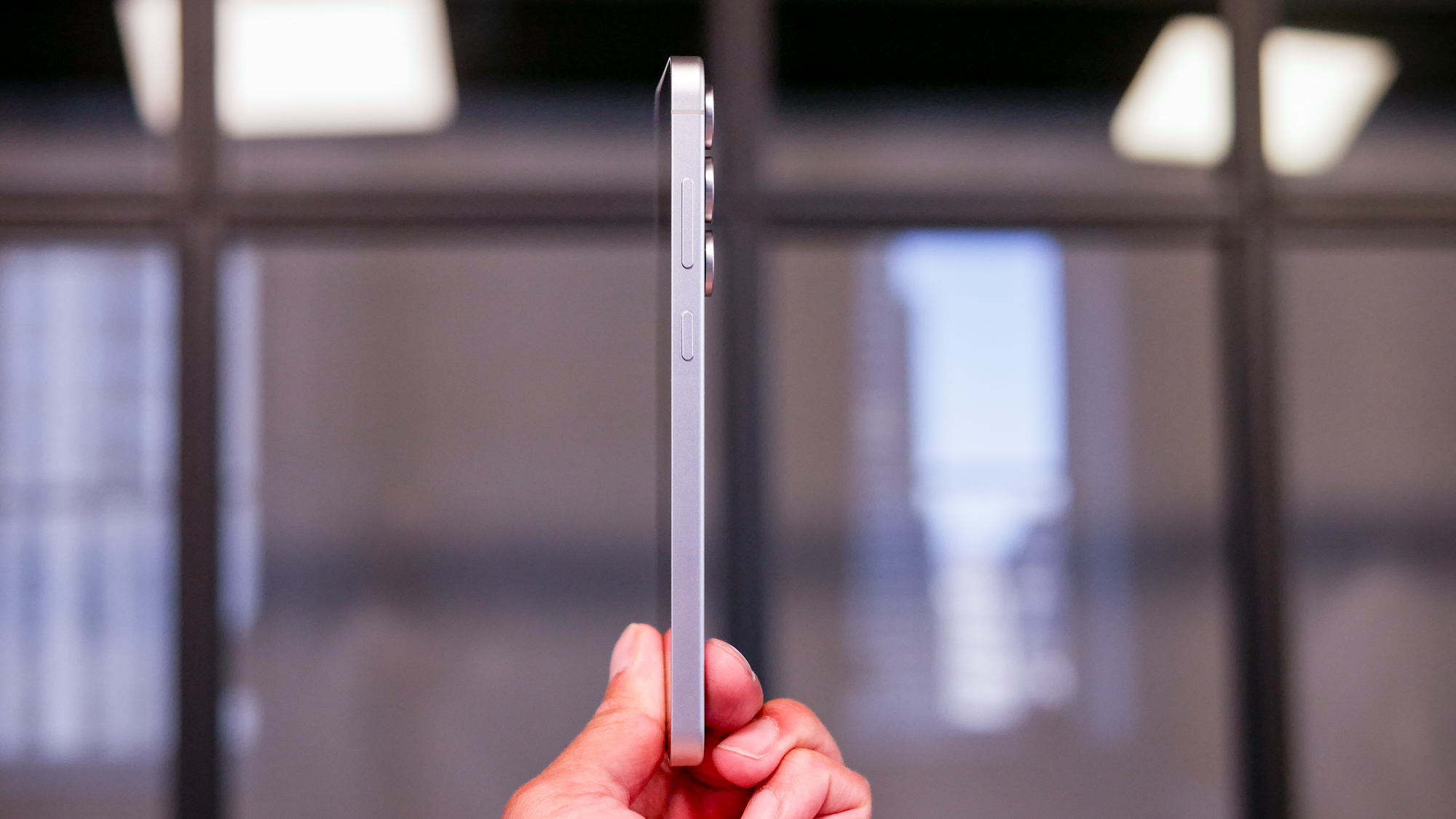side view of galaxy s25 fe